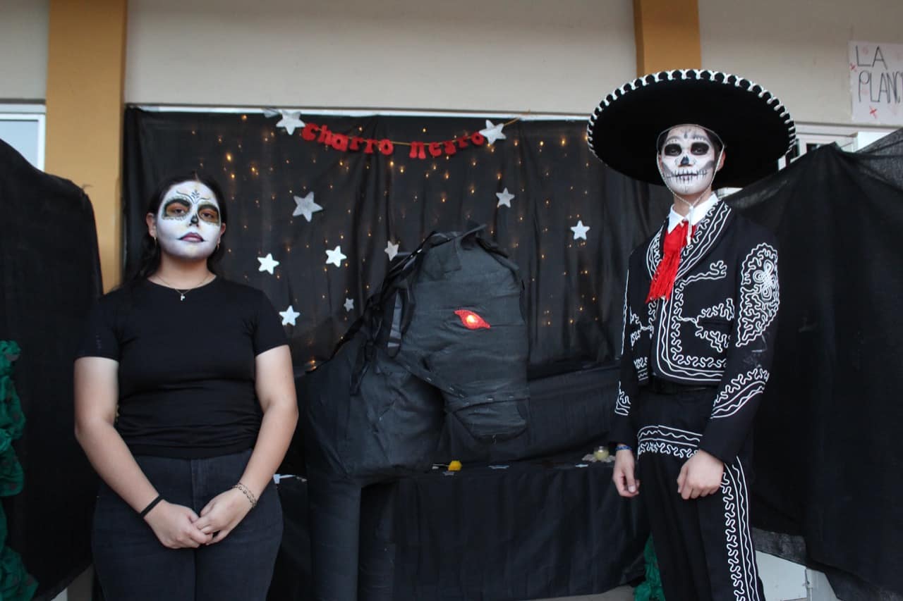 Festeja Colegio Lux el Día de Muertos