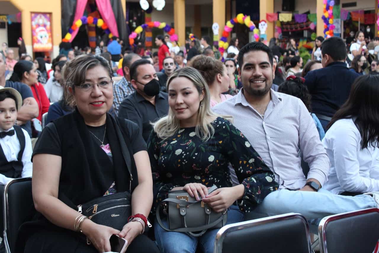 Festeja Colegio Lux el Día de Muertos