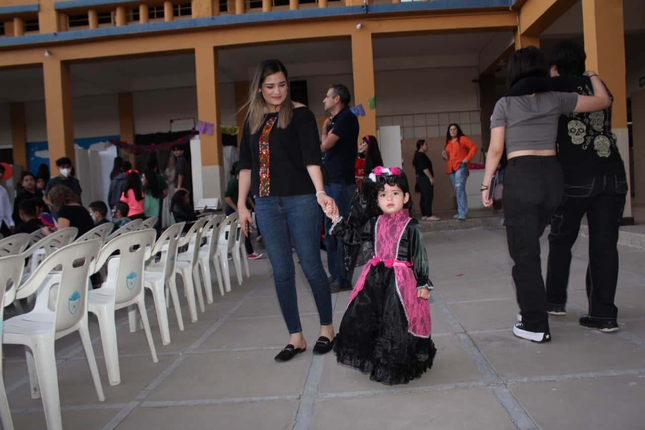 Festeja Colegio Lux el Día de Muertos