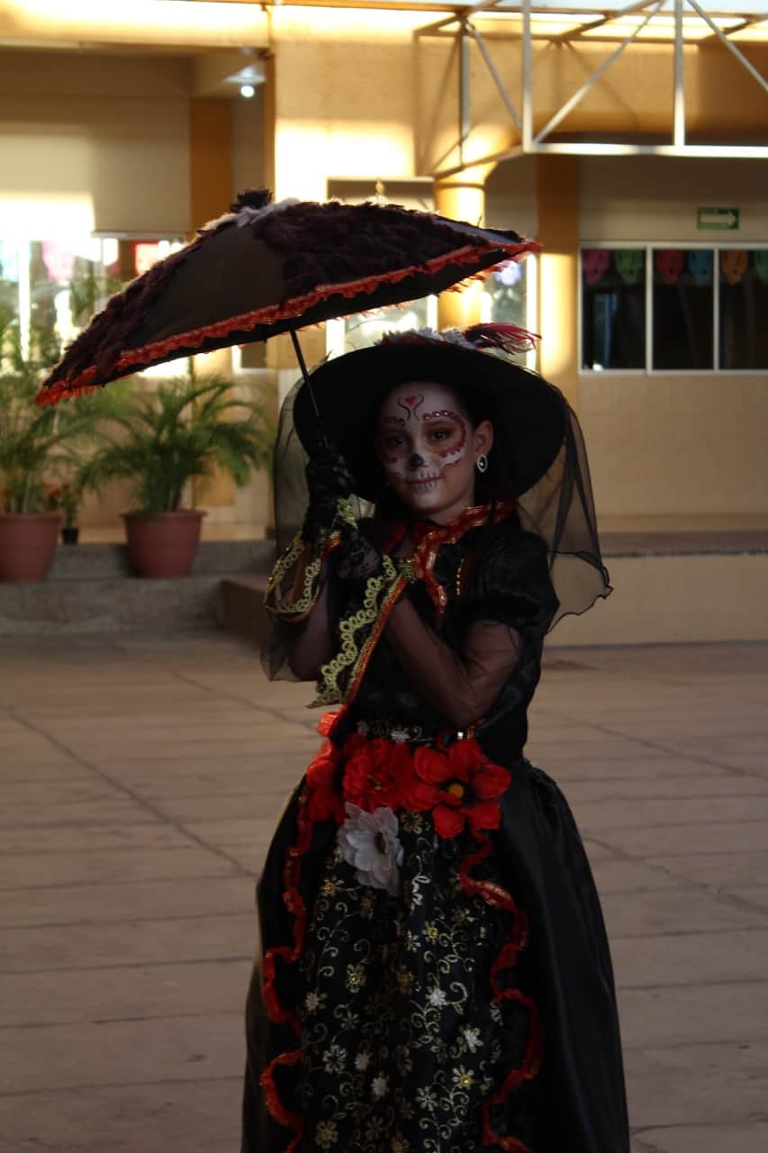 Festeja Colegio Lux el Día de Muertos