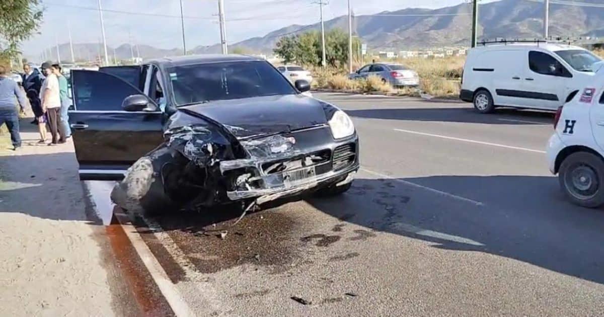 Chocan vehículos al norte de Hermosillo: le cortó el paso