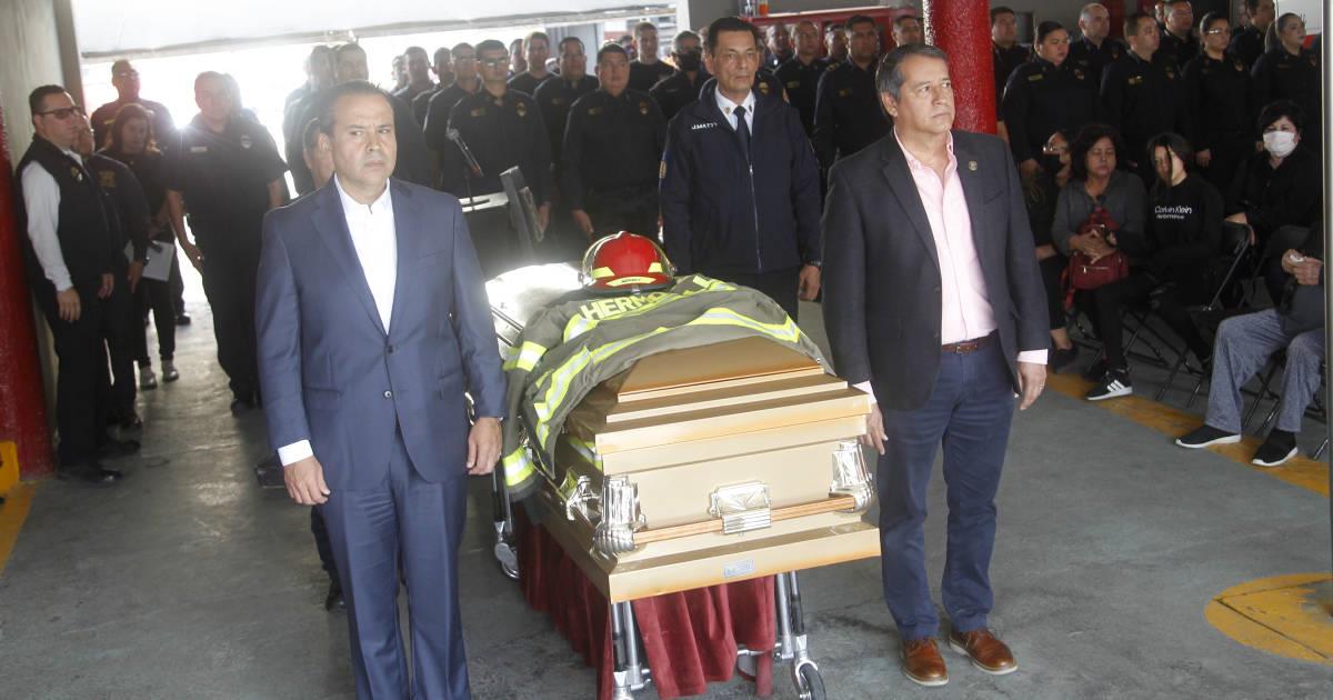 Autoridades, familia y bomberos homenajean al maquinista Raúl Sasturain