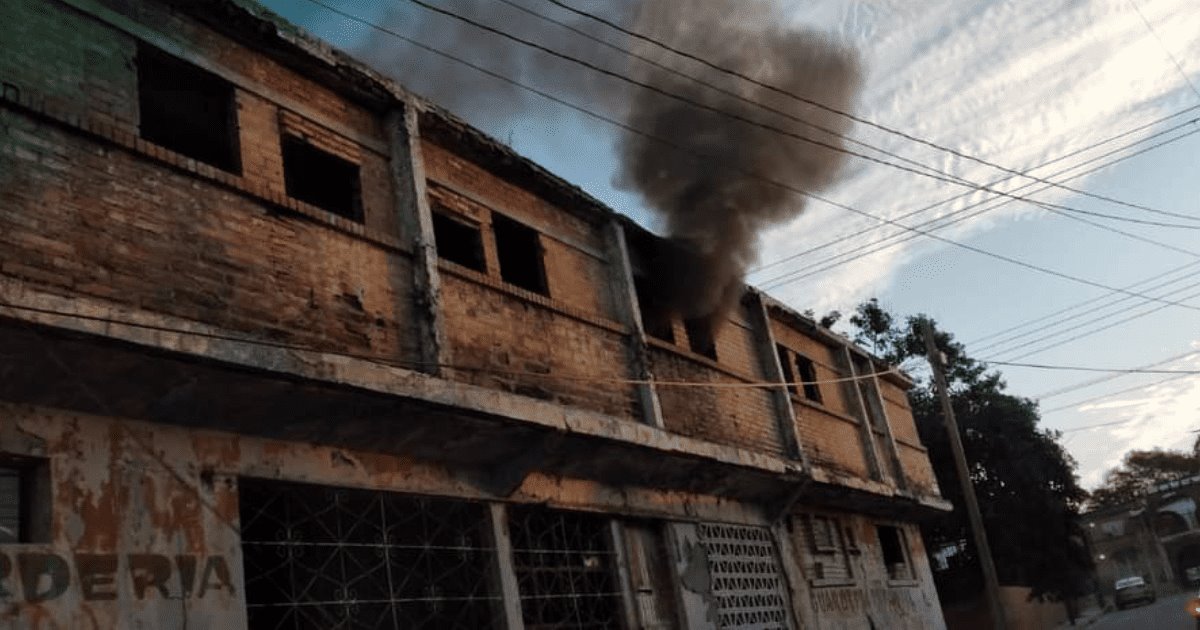 Hombre en situación de calle sufre quemaduras tras incendio en Guaymas