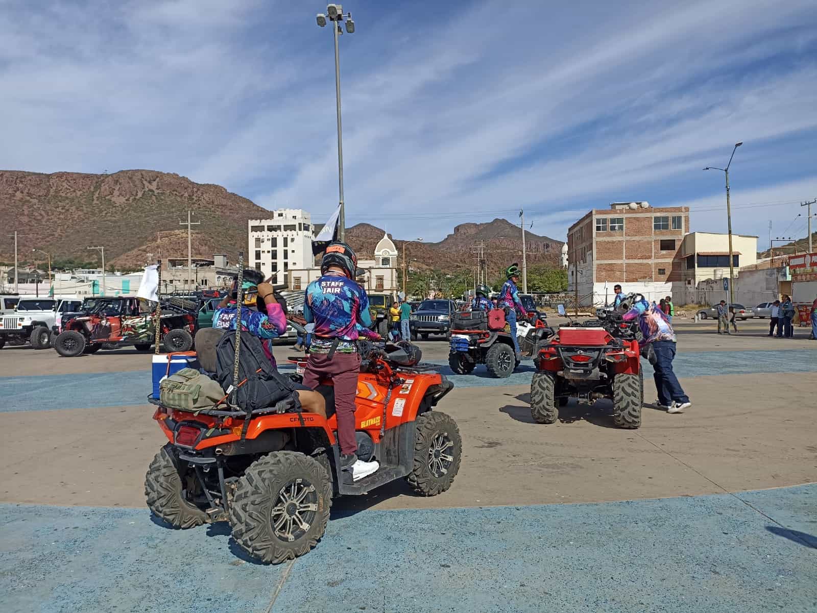 Carros todoterreno se reúnen para recorrer Guaymas y San Carlos