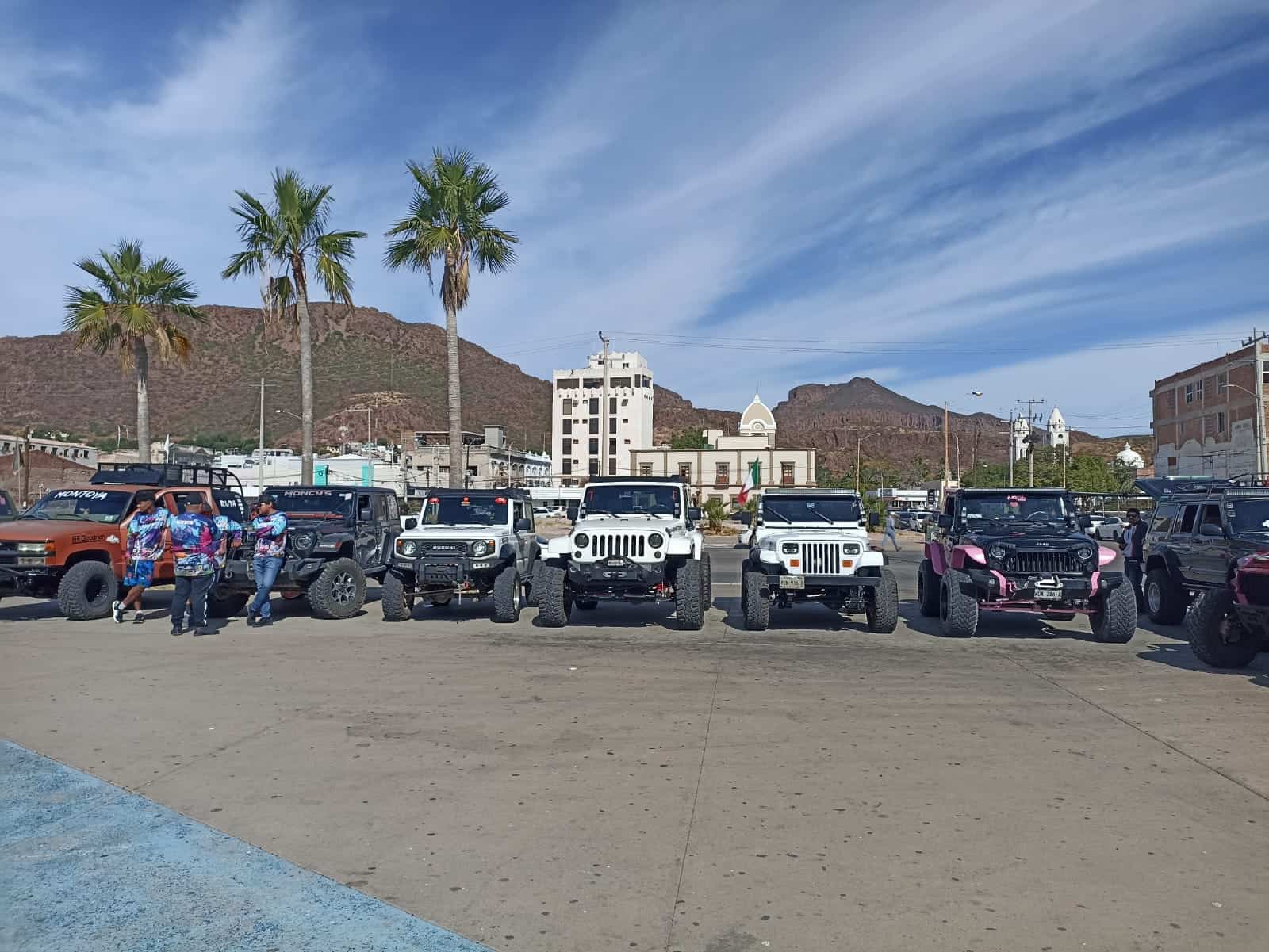 Carros todoterreno se reúnen para recorrer Guaymas y San Carlos