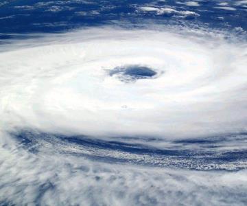 ¿Quién le da nombre a los ciclones y huracanes?