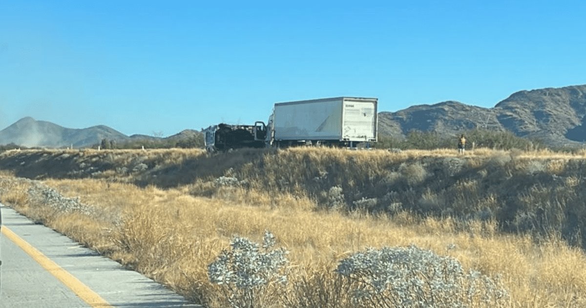 Volcamiento en la carretera Guaymas-Hermosillo bloquea el paso