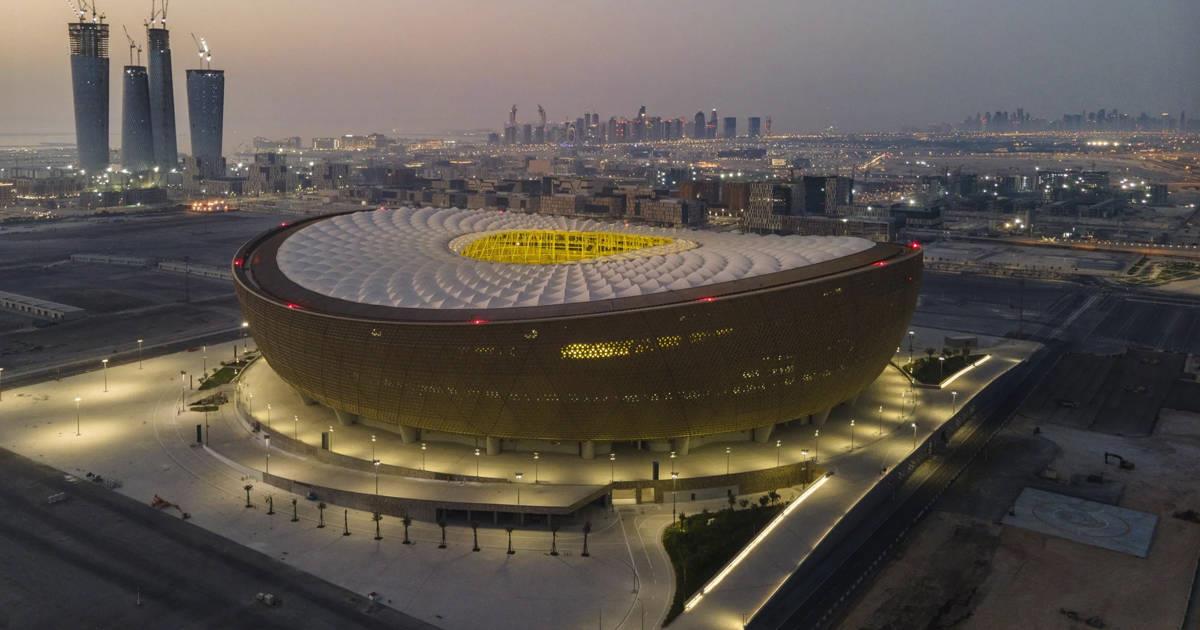 Qataríes decepcionados abandonan a su selección durante partido