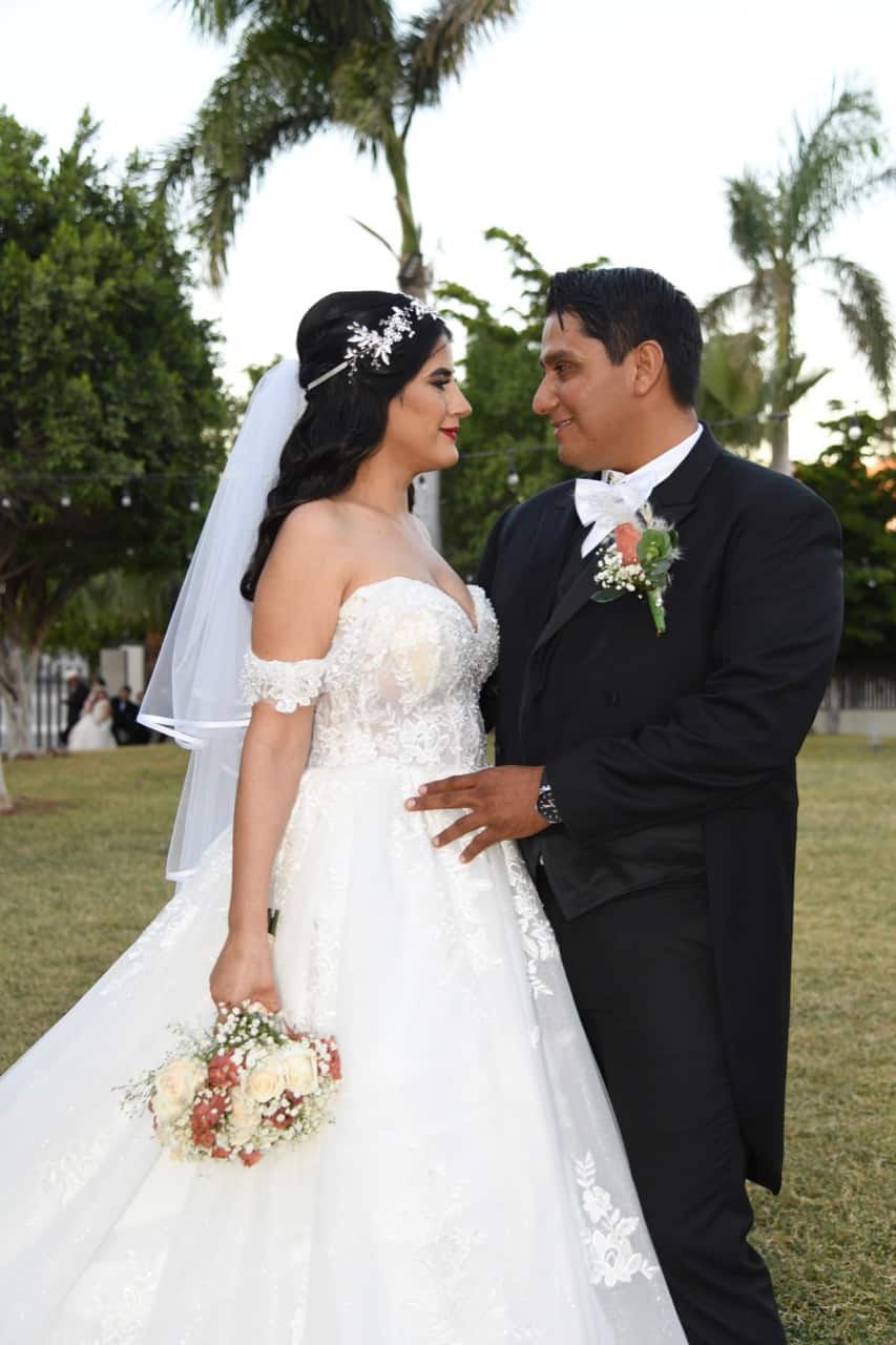 Contraen matrimonio Karina y César