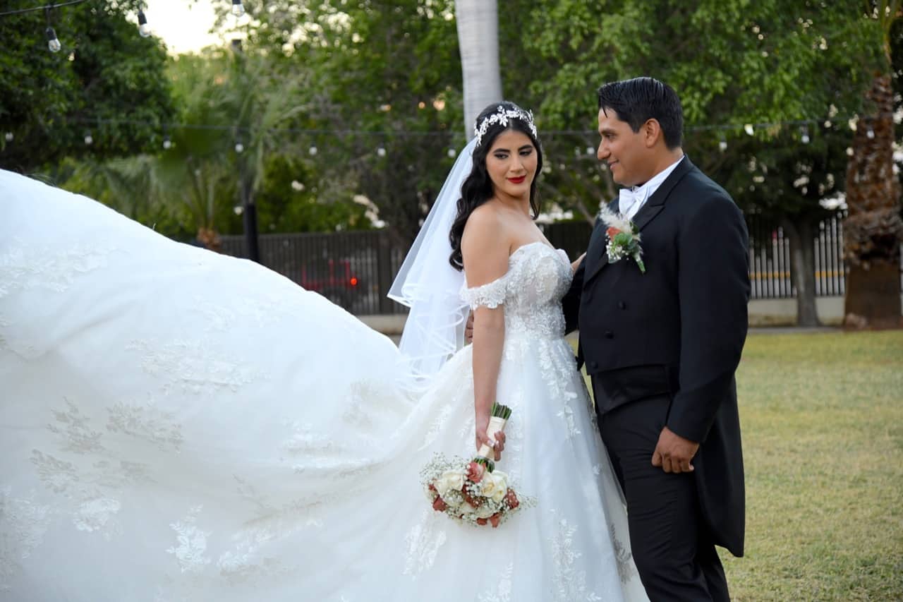 Contraen matrimonio Karina y César