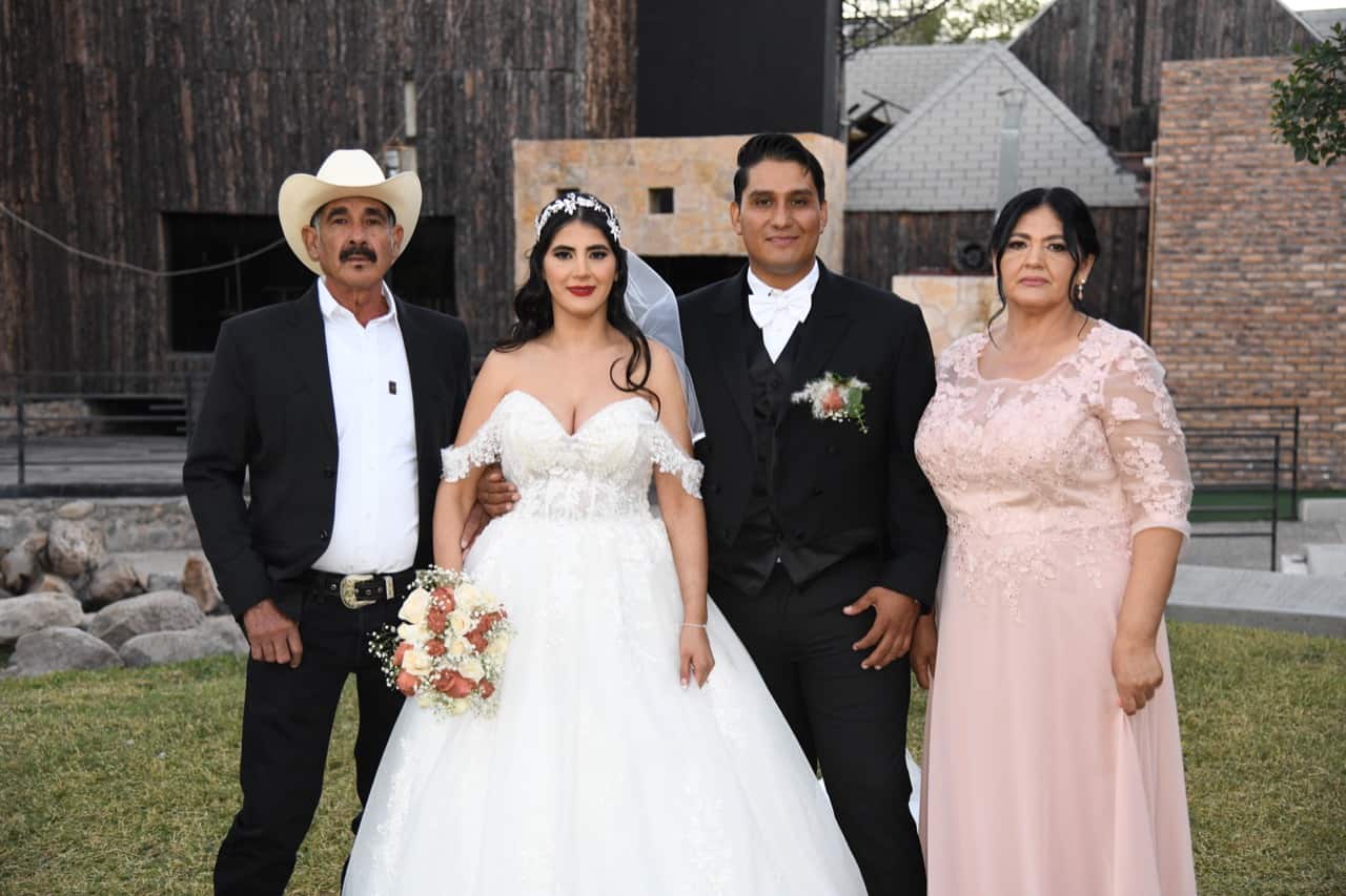 Contraen matrimonio Karina y César