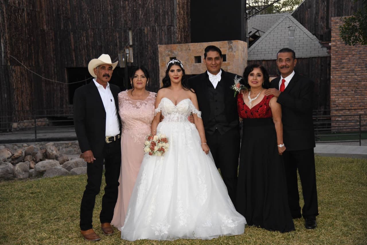 Contraen matrimonio Karina y César