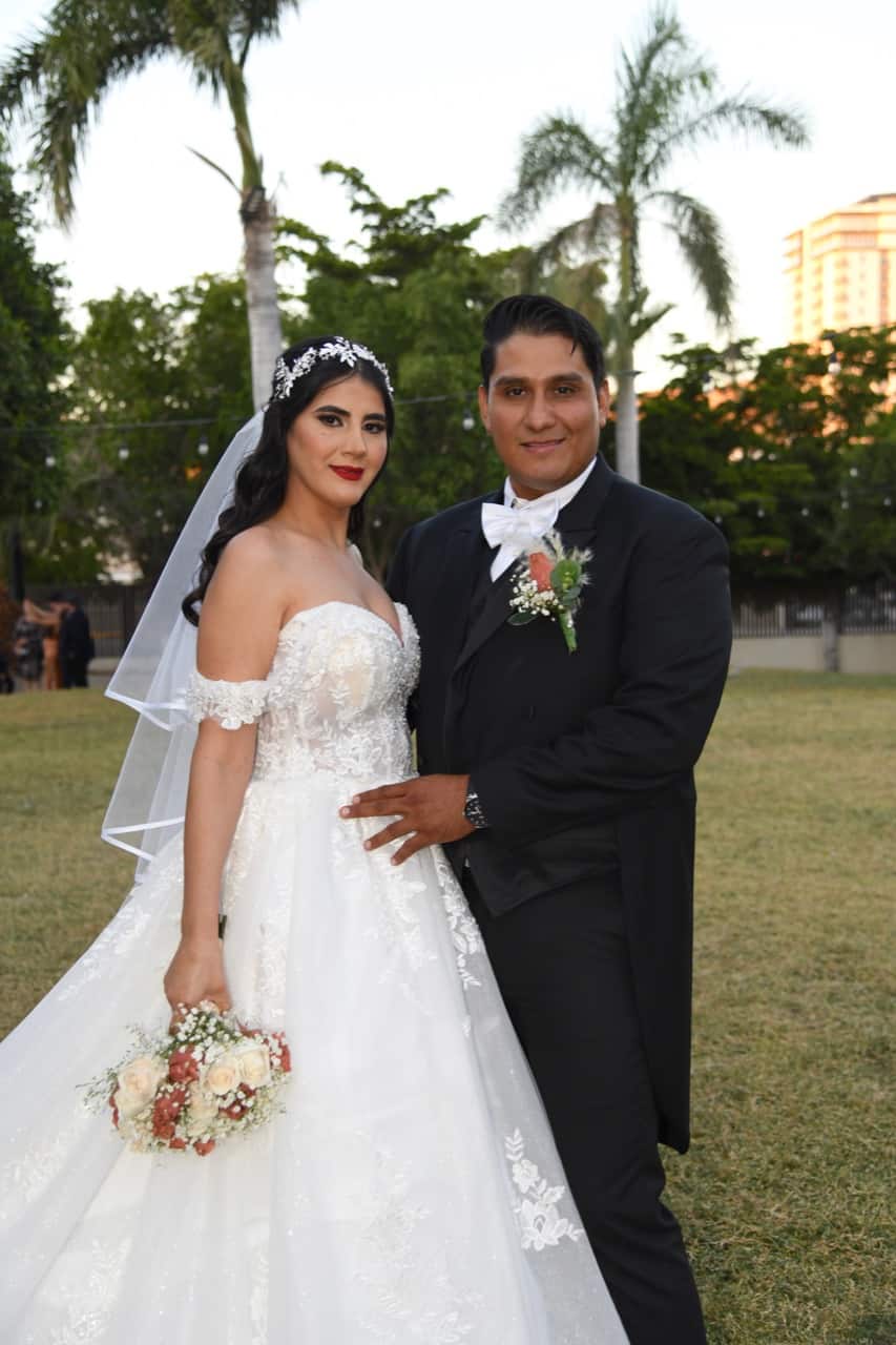 Contraen matrimonio Karina y César