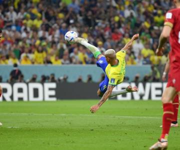 Richarlison da la primera victoria a Brasil con doblete ante Serbia
