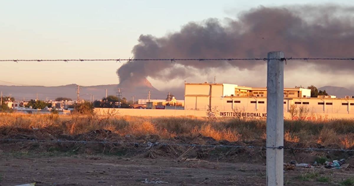 Fuerte incendio en basurero clandestino alarma a los hermosillenses