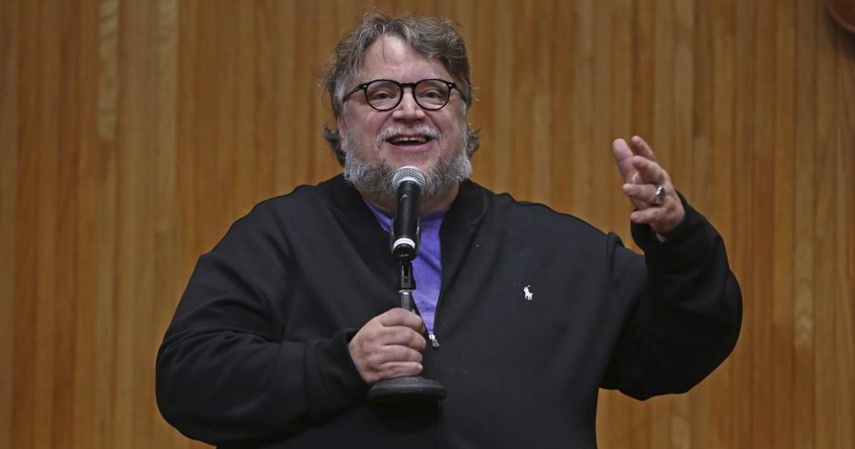 Guillermo del Toro en busca de cines independientes en Oaxaca
