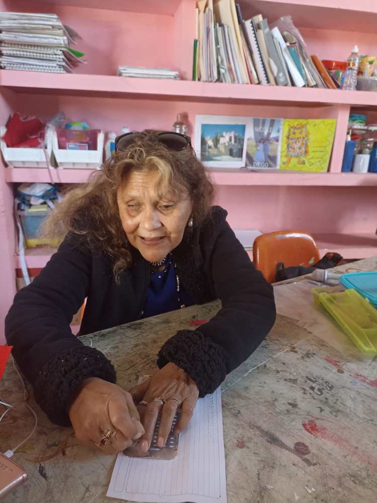 La maestra Sonia se jubila tras casi 30 años de enseñanza de sistema braille