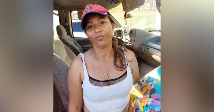 Madre pide apoyo en las calles para su hijo con leucemia