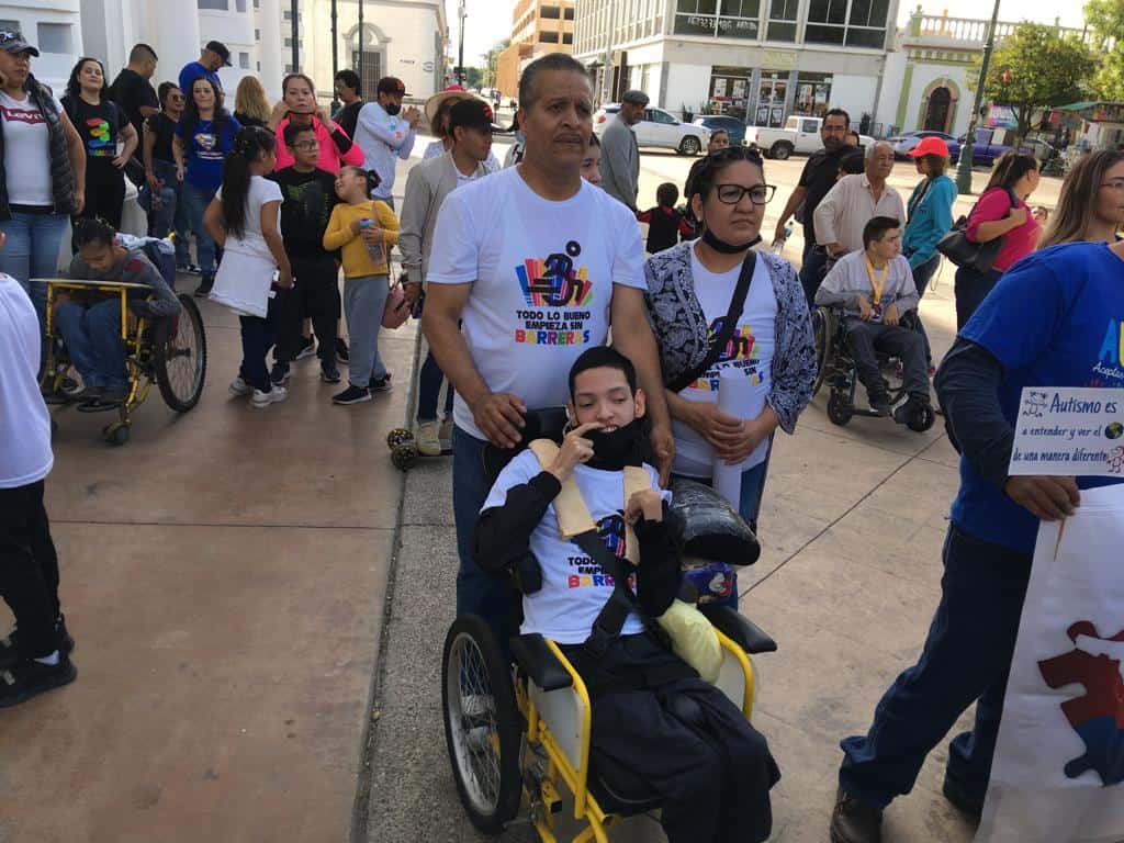 Marchan por las personas con discapacidad en Hermosillo