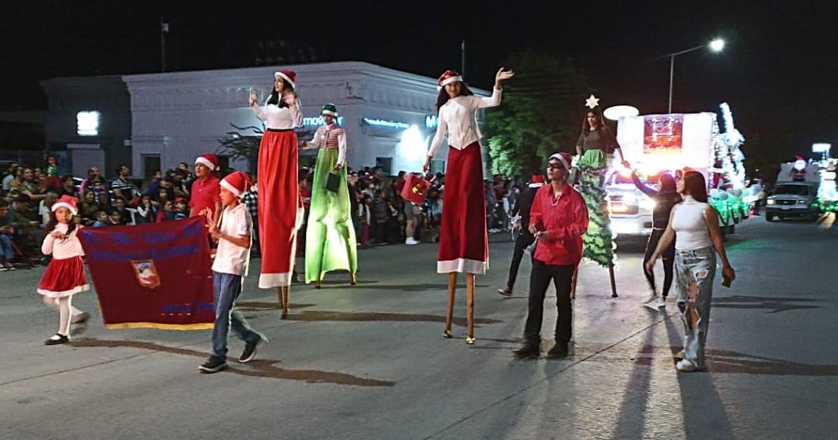 La alegría navideña llega a Navojoa con tradicional desfile