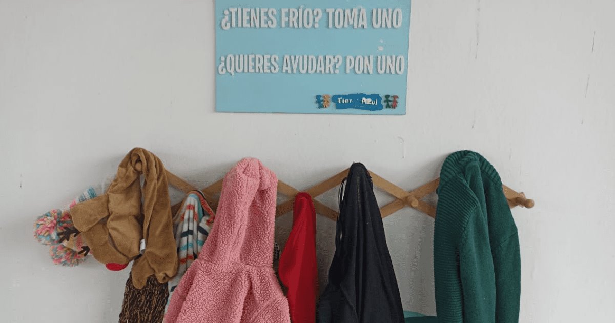 Para ayudar a los más necesitados, instalan un tendedero solidario