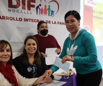 DIF Nogales y Gobierno de Sonora entregan 86 becas para terapias
