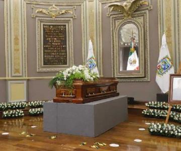 Dan último adiós a Miguel Barbosa en el Congreso de Puebla