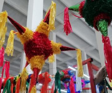 Con posadas y fiestas navideñas crece demanda de piñatas