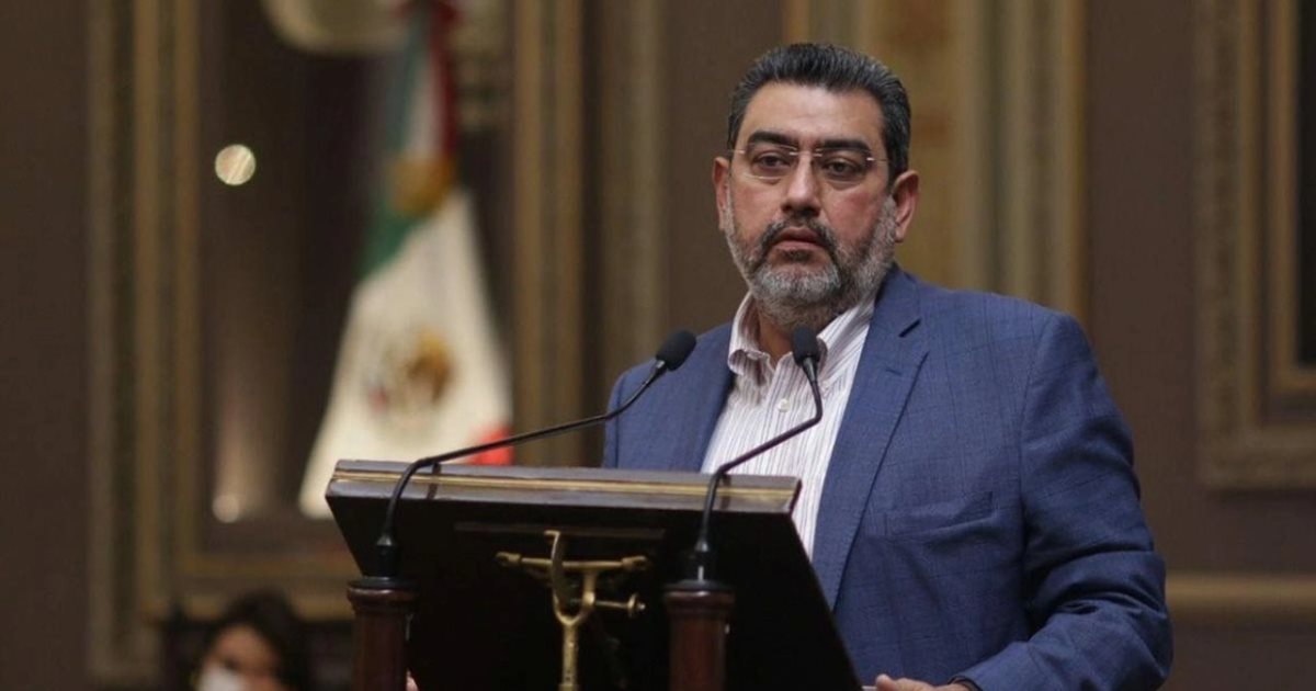 Gobernador de Puebla bailó con una cabra durante el inicio de la