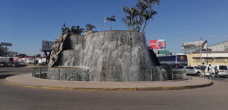 Arrojan jabón a la cascada monumental de Ciudad Obregón