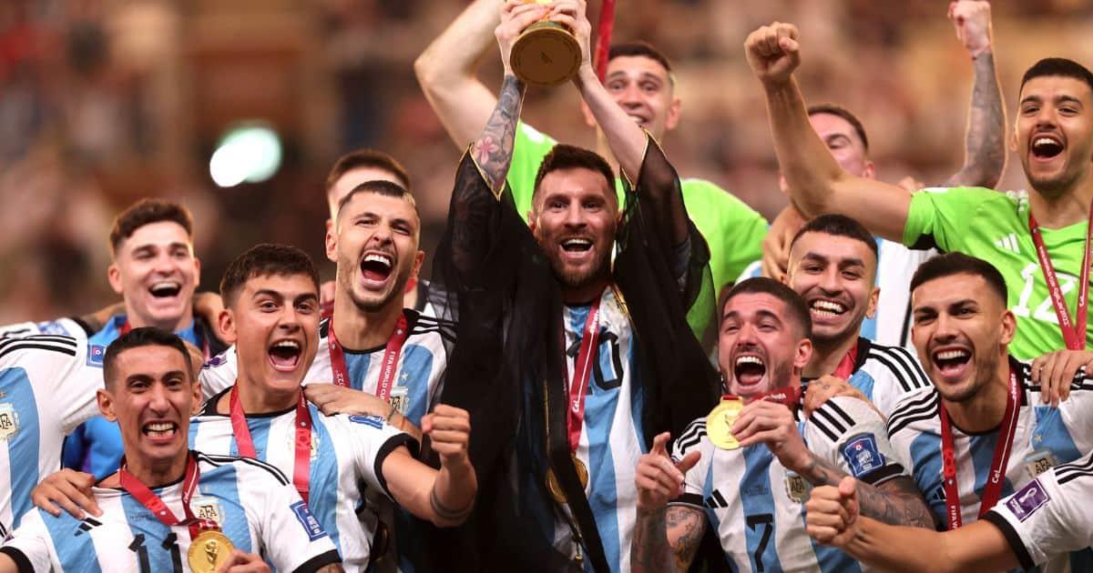 Lionel Messi levanta al fin su Copa del Mundo