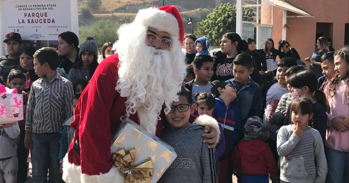 Santoclós lleva la Navidad a niños y niñas en La Sauceda