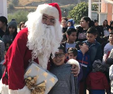 Santoclós lleva la Navidad a niños y niñas en La Sauceda