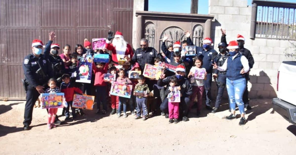 Policías de Nogales recaudan juguetes para niños vulnerables