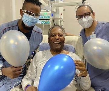 Pelé hace emotivas videollamadas desde el hospital con su familia