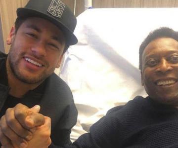 Neymar recoge premio en nombre de Pelé