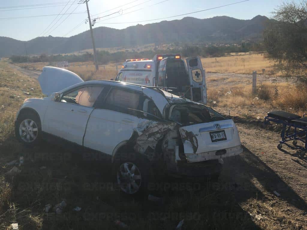 Choque entre camioneta y tráiler al sur de Hermosillo deja 3 lesionados