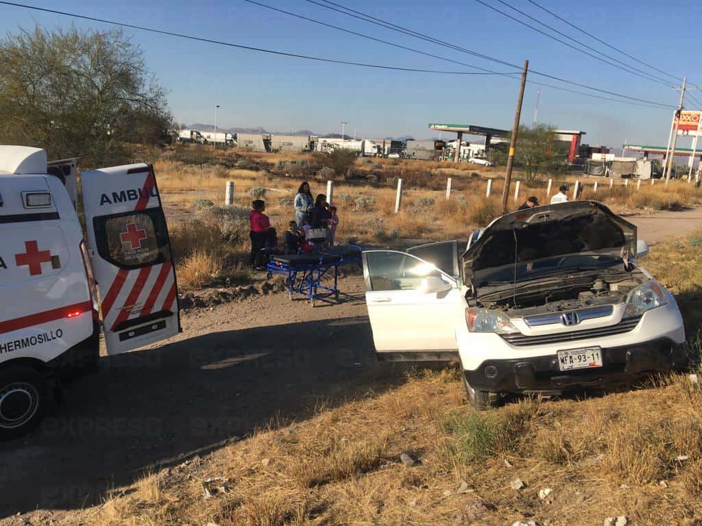 Choque entre camioneta y tráiler al sur de Hermosillo deja 3 lesionados