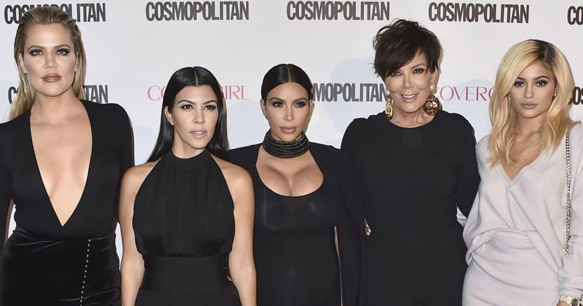 Acusan usuarios a Kim Kardashian por editar foto familiar navideña
