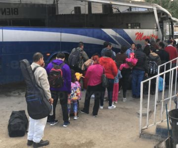 ¡Buen viaje! Centrales de autobuses lucen repletas a horas para Año Nuevo