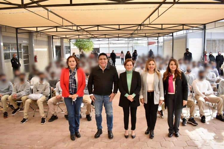 Corporativo del Norte dona ropa invernal a jóvenes del Itama