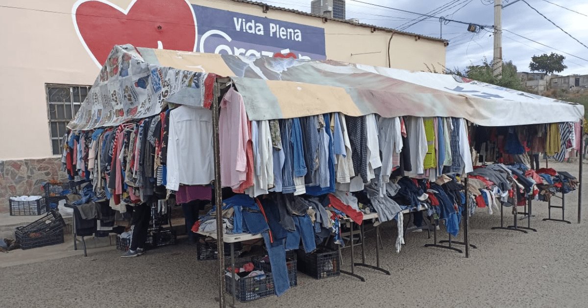 Migrantes venezolanos subsisten en Hermosillo con un bazar