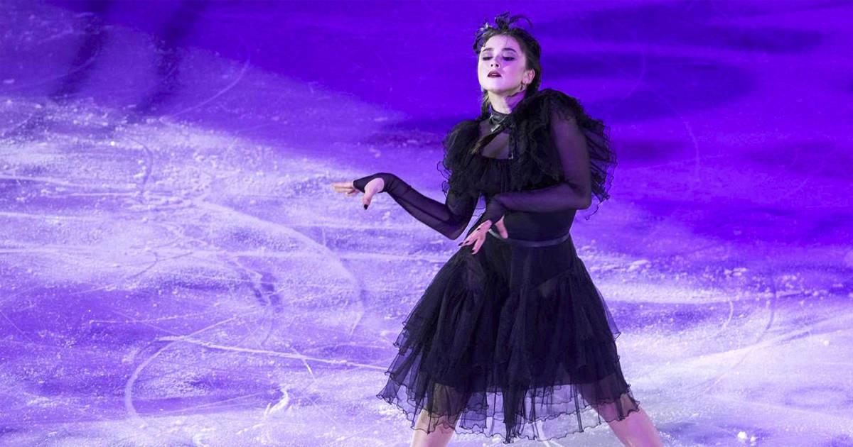 Patinadora rusa gana medalla de plata con rutina de Merlina