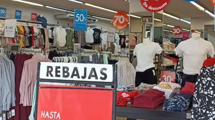 Letreros de rebajas inundan comercios del centro de Hermosillo