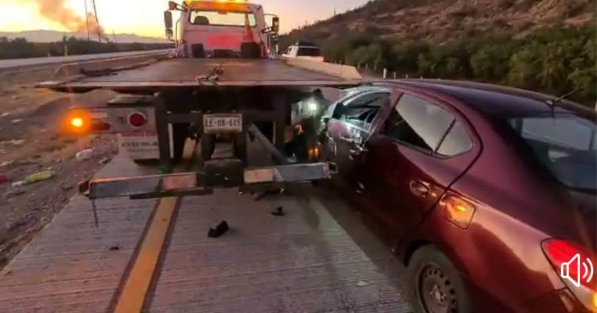 Se estrella con una grúa que remolcaba auto de otro choque