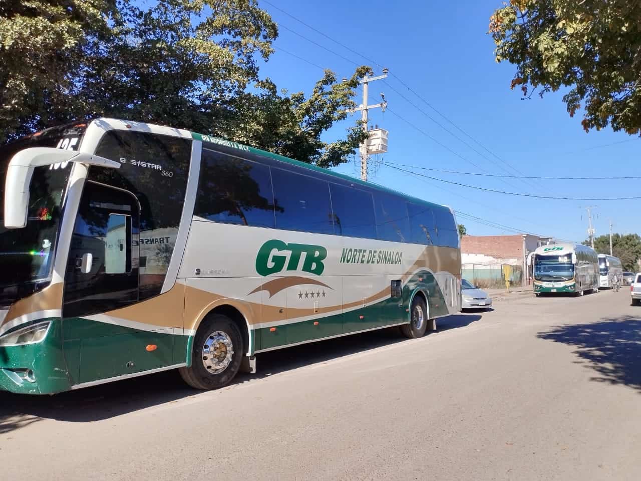 Decenas de viajeros se quedan varados en centrales de Navojoa