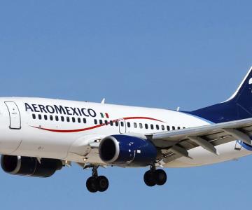Pasajero de Aeroméxico abre puerta de emergencia y salta de avión
