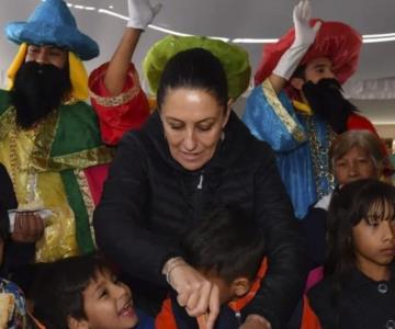 Claudia Sheinbaum lleva regalos a niños por Día de Reyes