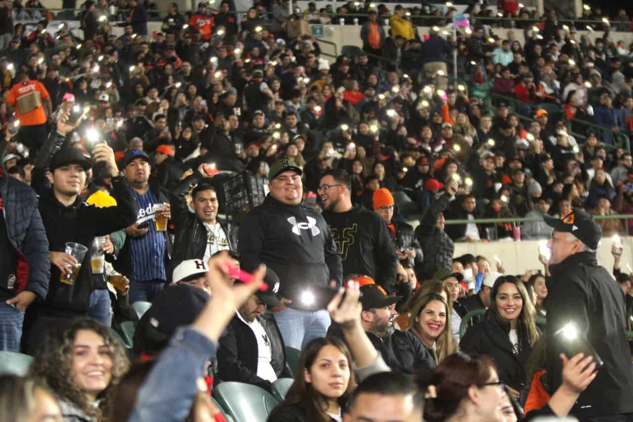 Festeja afición el pase de Naranjeros