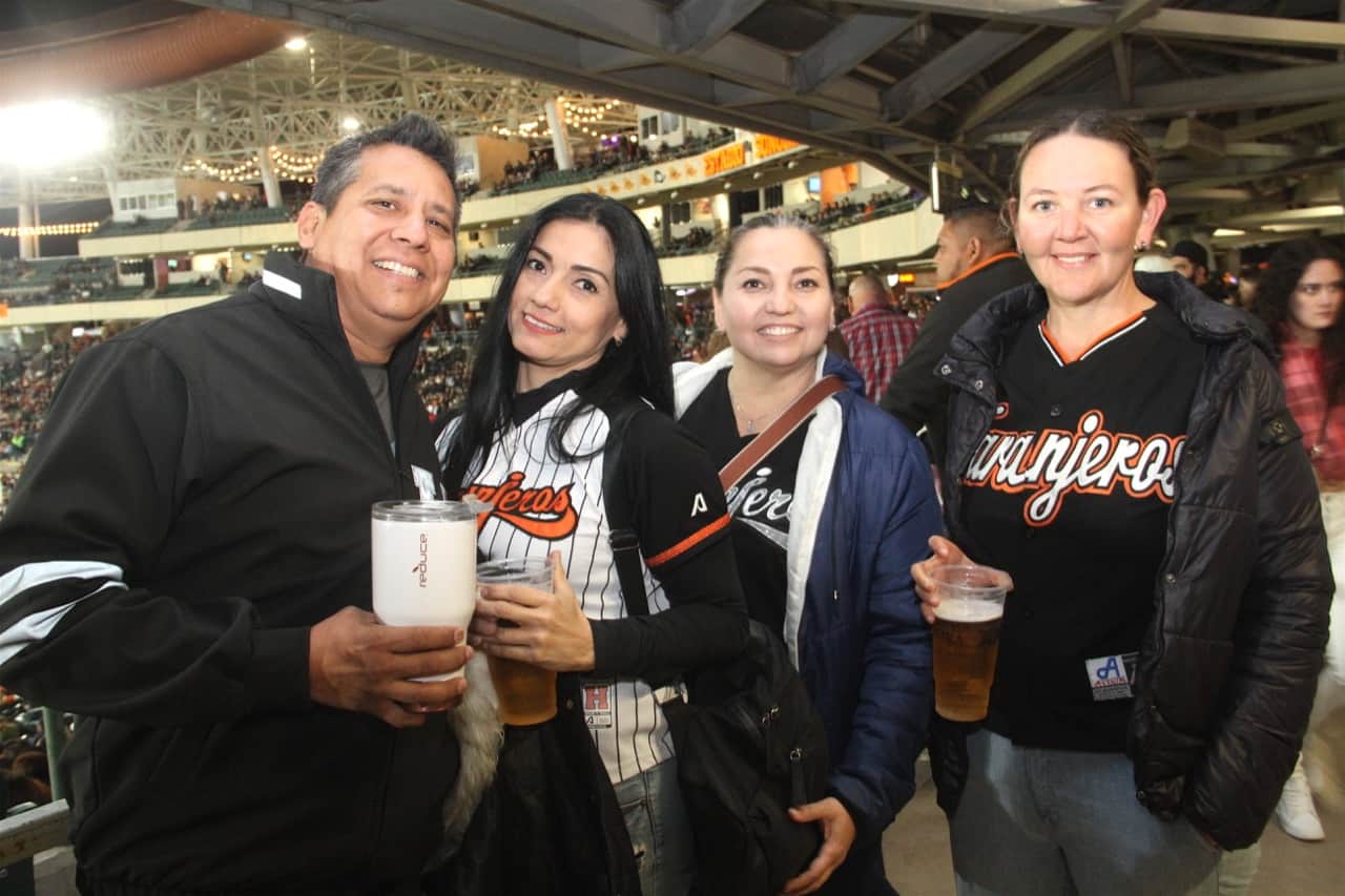 Festeja afición el pase de Naranjeros